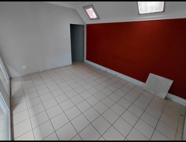 258M² OFFICE TO LET IN FOURWAYS